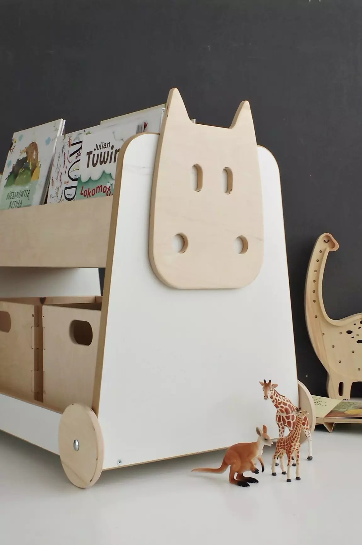 Estante de Madeira Sobre Rodas Estante de Madeira Sobre Rodas