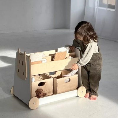 Estante de Madeira Sobre Rodas