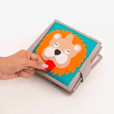 Leão Dorminhoco - Mini Livro Sensorial de 6 Páginas