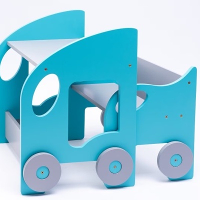 Carrinho infantil de madeira azul e cinza com rodas