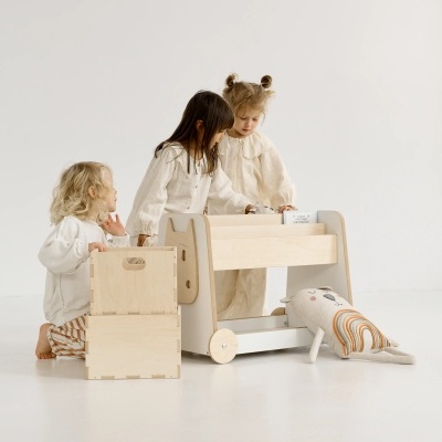 Estante de Madeira Sobre Rodas