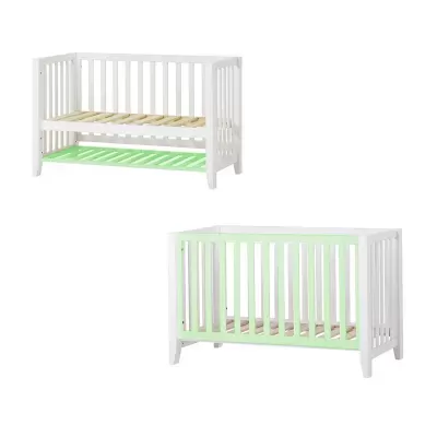 Dois berços infantis em madeira com bases e grades em branco e verde claro