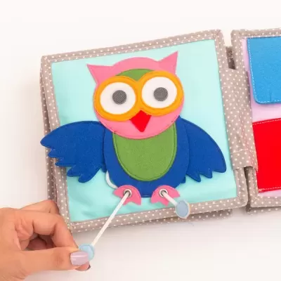 Ursinho Esconde Esconde - Mini livro sensorial de 6 páginas