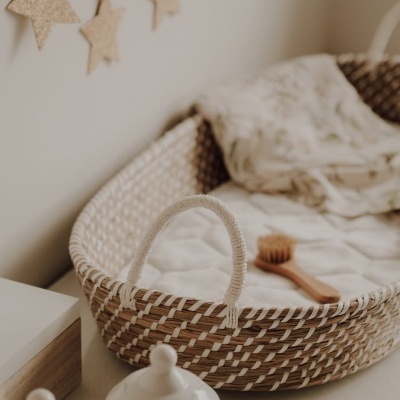 Cesto de Moisés Fraldário em Algas Marinhas Naturais