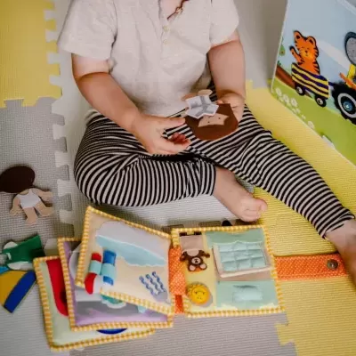 Lar Doce Lar - Mini Livro Sensorial de 6 Páginas