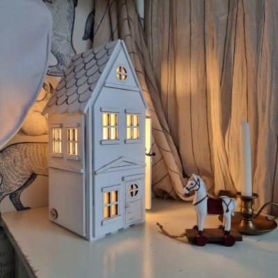 Candeeiro Casa de Madeira Controlado por SMARTPHONE