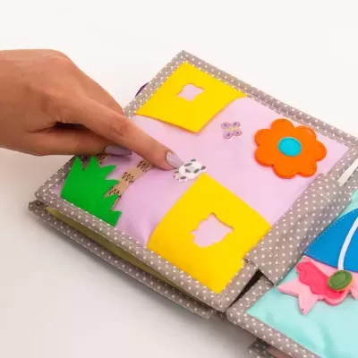 Leão Dorminhoco - Mini Livro Sensorial de 6 Páginas