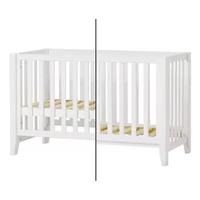 Berço branco de madeira com ripas naturais