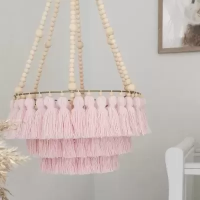 https://www.marangga.com/product/candeeiro-de-teto-boho-com-contas-e-borlas-rosa