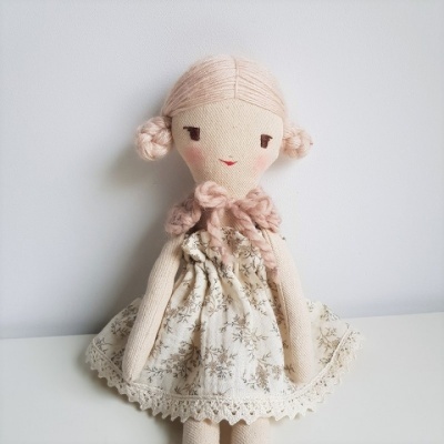 https://www.marangga.com/product/boneca-artesanal-sonia https://www.marangga.com/product/boneca-artesanal-sonia