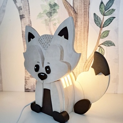 Candeeiro Raposa de Madeira Controlado por SMARTPHONE