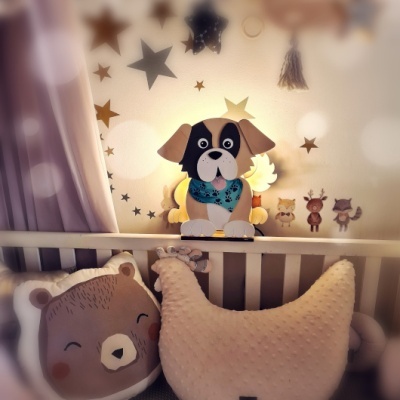 Candeeiro Cão de Madeira Controlado por SMARTPHONE