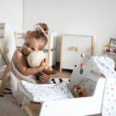 Cama de Balanço para Bonecas BOTÃOZINHO – 2 em 1