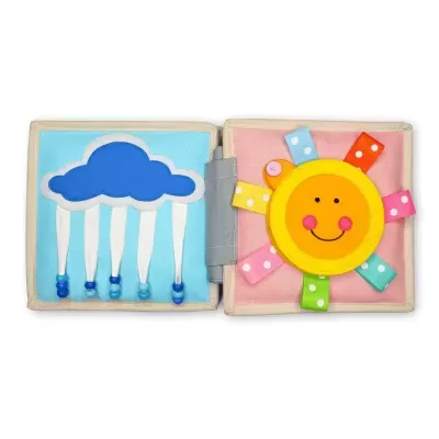 Livro de tecido infantil com nuvem azul e sol amarelo sorridente com pétalas coloridas