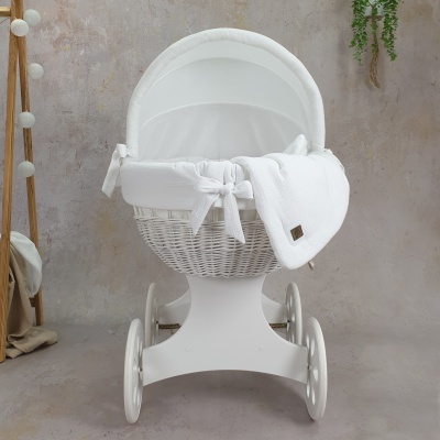 https://www.marangga.com/product/cesta-de-moises-annabell-de-vime-branco-com-roupa-de-berco