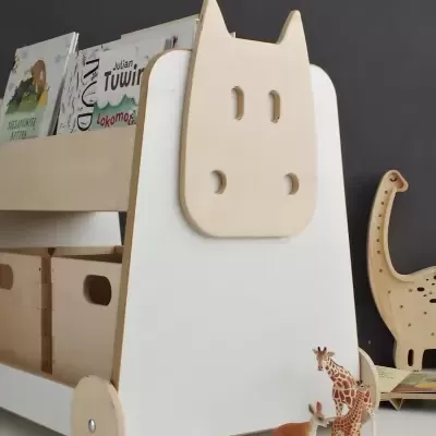 Estante de Madeira Sobre Rodas