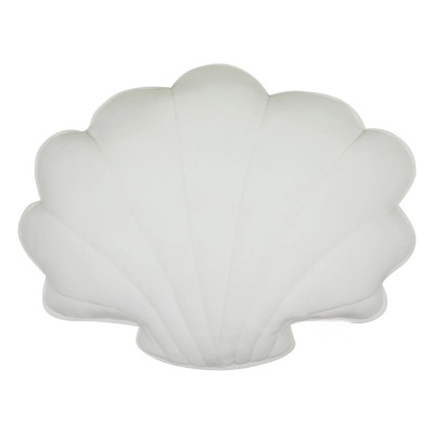 Almofada branca em formato de concha