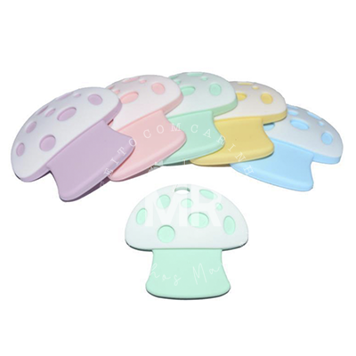 Conjuntos coloridos de cortadores de biscoitos em forma de cogumelo