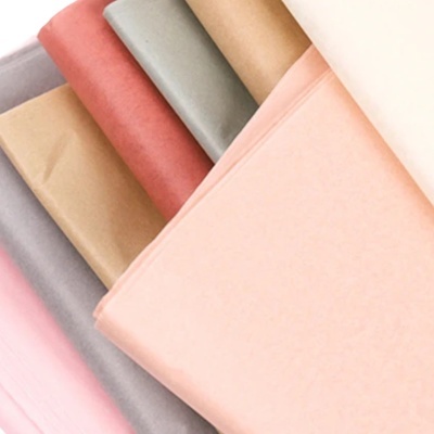 Conjunto de tecidos dobrados em várias cores suaves