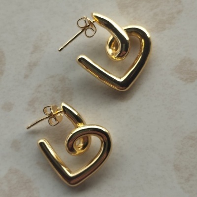 Brincos Coração Torcido
