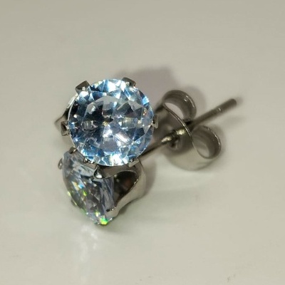 Brincos com brilhantes 6mm