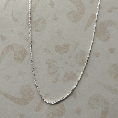 Colar Minimalista Prateado