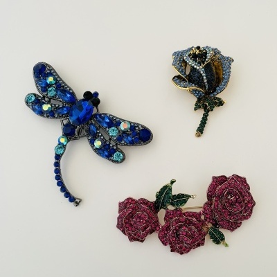 Pregadeiras libelinha XL  e flores