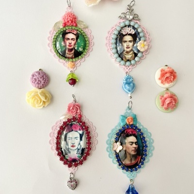 Medalhões personalizados e únicos ❤️ 🌹Frida #25