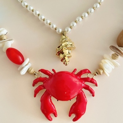 Colar caranguejo ou colar pérolas e búzio