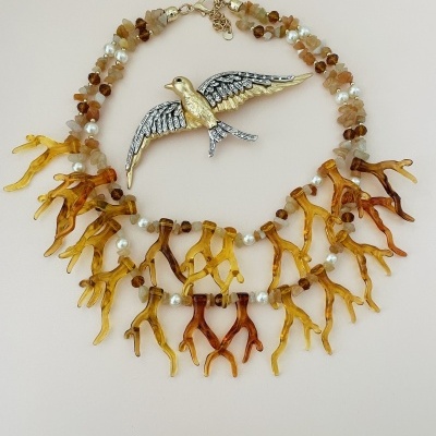 Colar Corais em tons de âmbar e pérolas