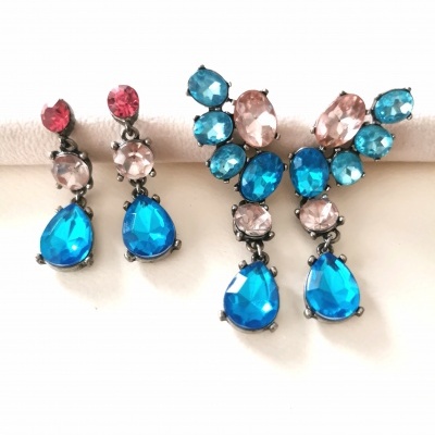 Brincos tons azul 💙