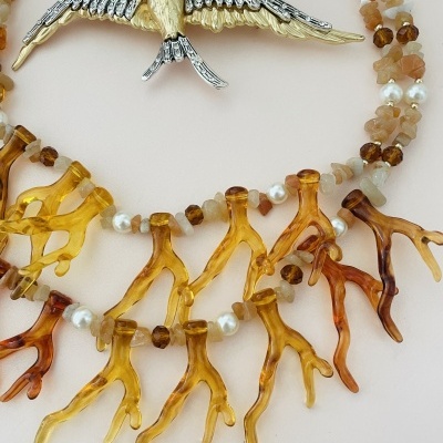 Colar Corais em tons de âmbar e pérolas