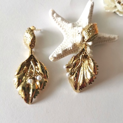 Brincos flor, em aço