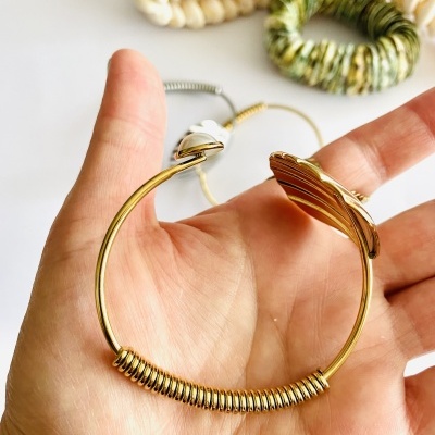 Pulseiras  concha e pérola