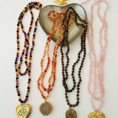 Colar comprido, com lockets ❤️ dão 2 voltas