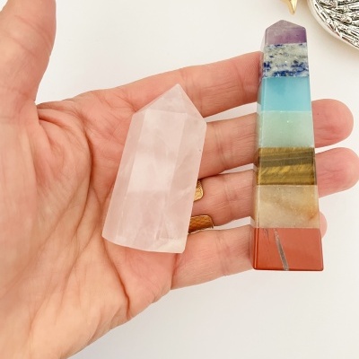 Torre dos 7 chakras e torre de quartzo rosa