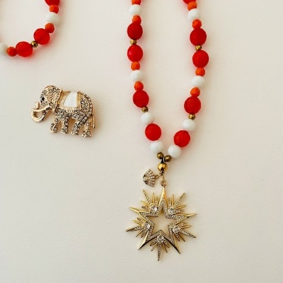 Japamala pedras naturais, tons laranja e branco