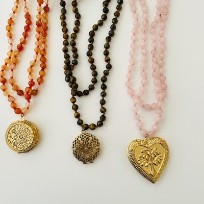 Colar comprido, com lockets ❤️ dão 2 voltas