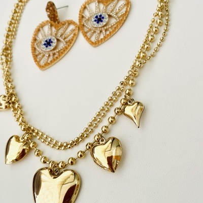 Colar triplo, corações,  em aço - dourado