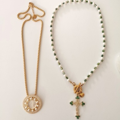 Colar de corrente e de pérolas