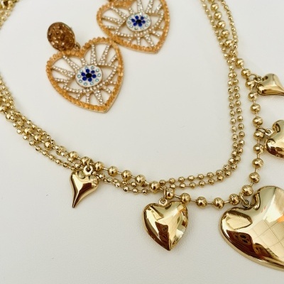 Colar triplo, corações,  em aço - dourado