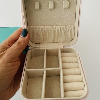 Estojo para guardar /transportar bijuteria