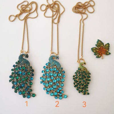 Colar com pregadeira pavão