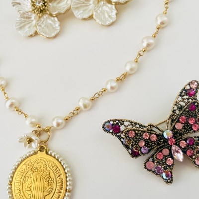 Colar pérolas S. Bento