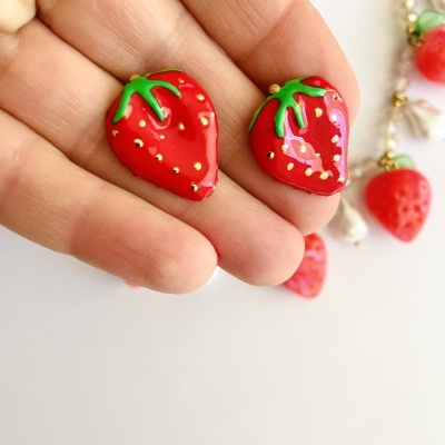 Brincos Morangos