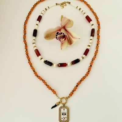 Colares tons castanho e âmbar