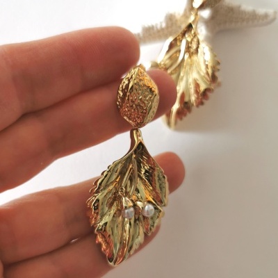 Brincos flor, em aço