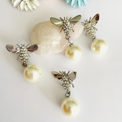 Brincos abelha - prateados