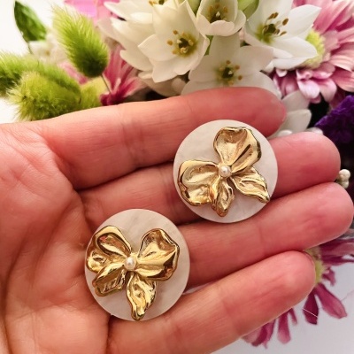 Brincos redondos laço