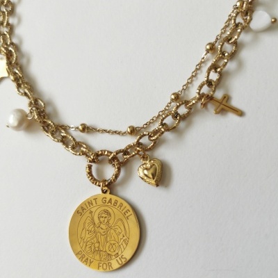 Colar duplo Arcanjo S. Gabriel, em dourado